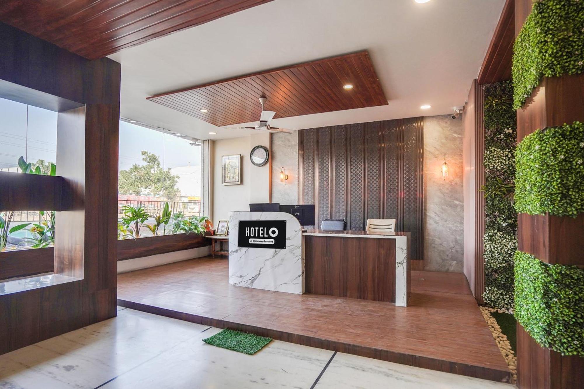 Super Hotel O Pithampur Formerly Ganga Residency Akolia Εξωτερικό φωτογραφία