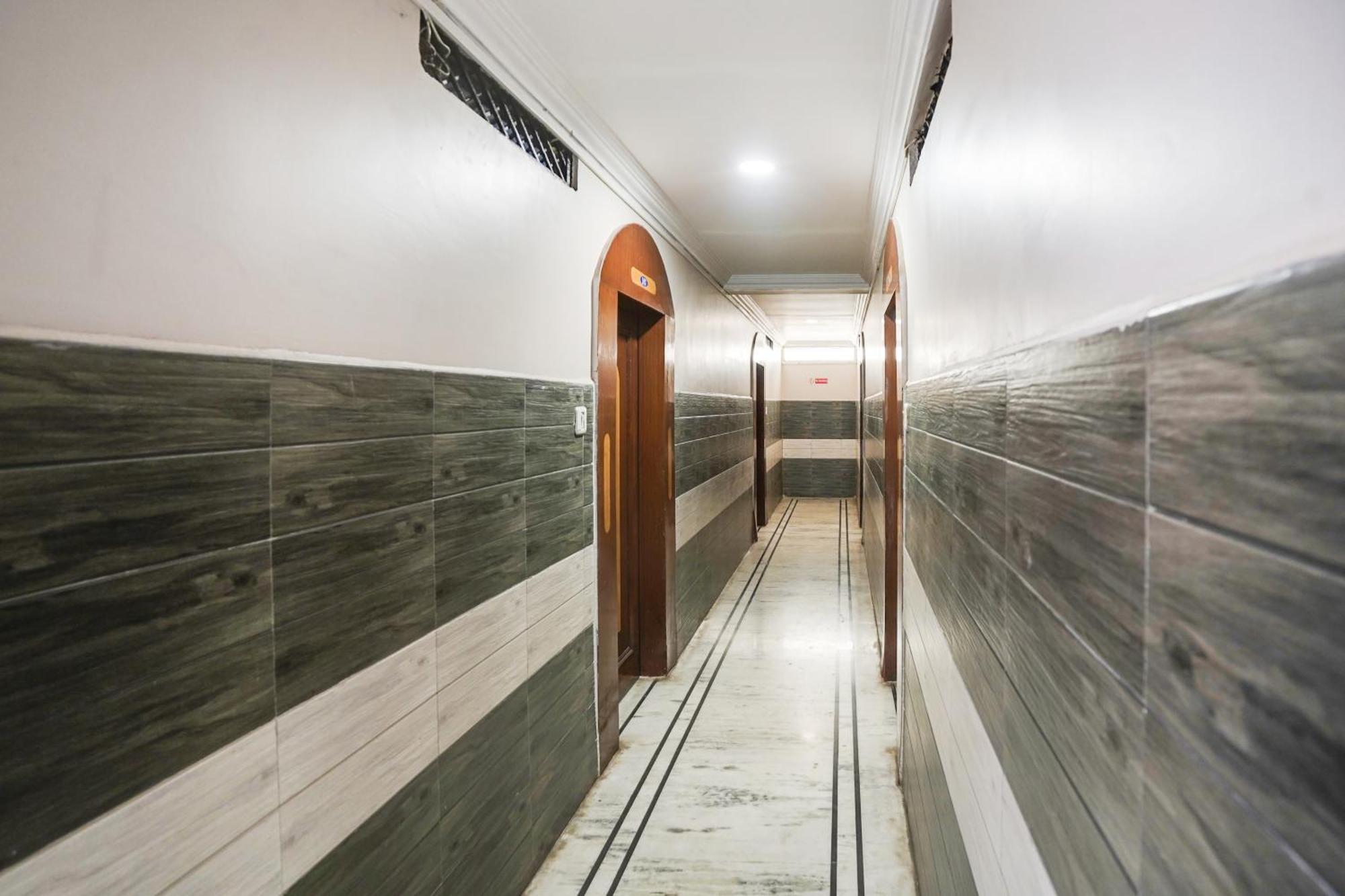 Super Hotel O Pithampur Formerly Ganga Residency Akolia Εξωτερικό φωτογραφία