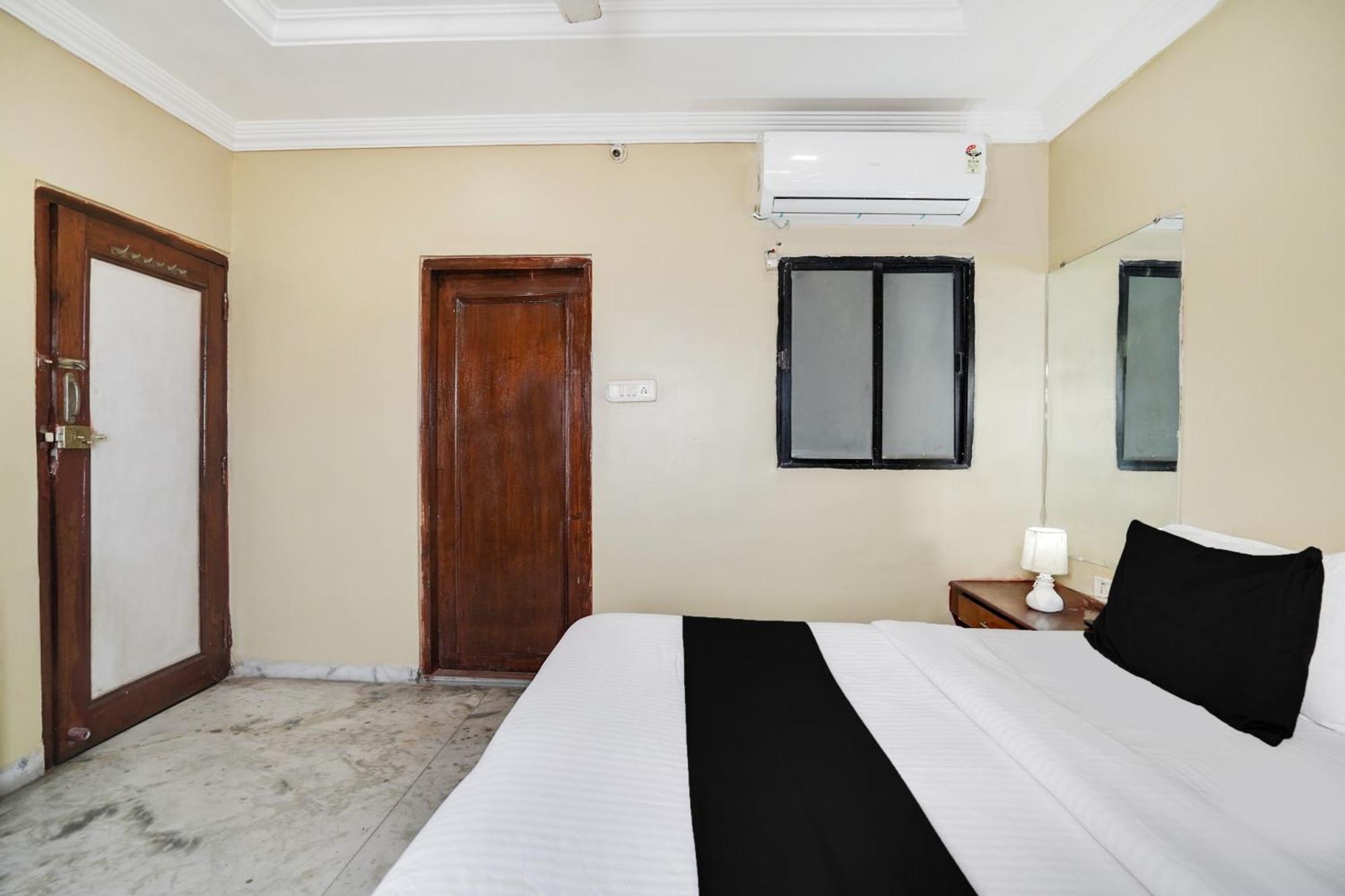 Super Hotel O Pithampur Formerly Ganga Residency Akolia Εξωτερικό φωτογραφία
