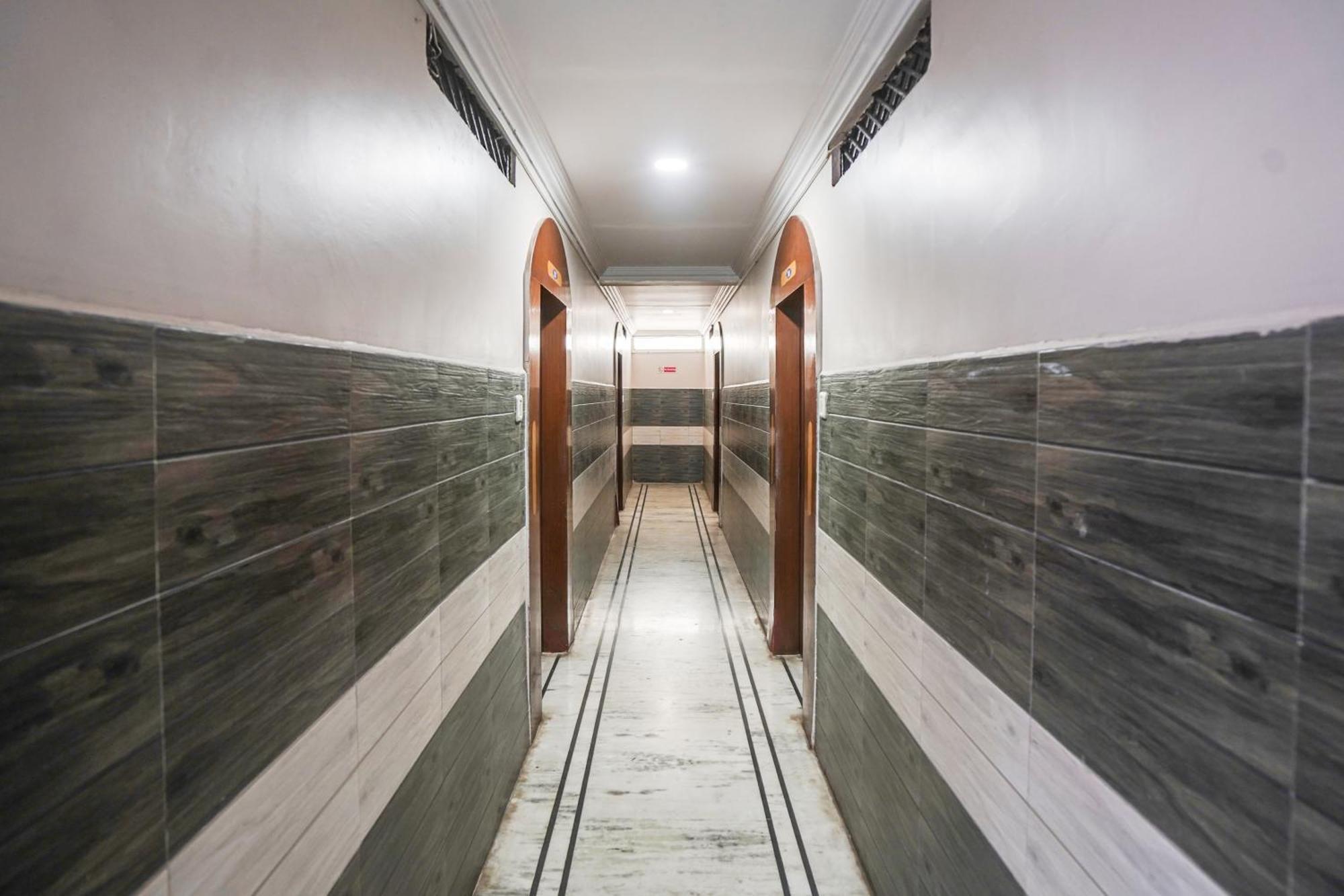 Super Hotel O Pithampur Formerly Ganga Residency Akolia Εξωτερικό φωτογραφία