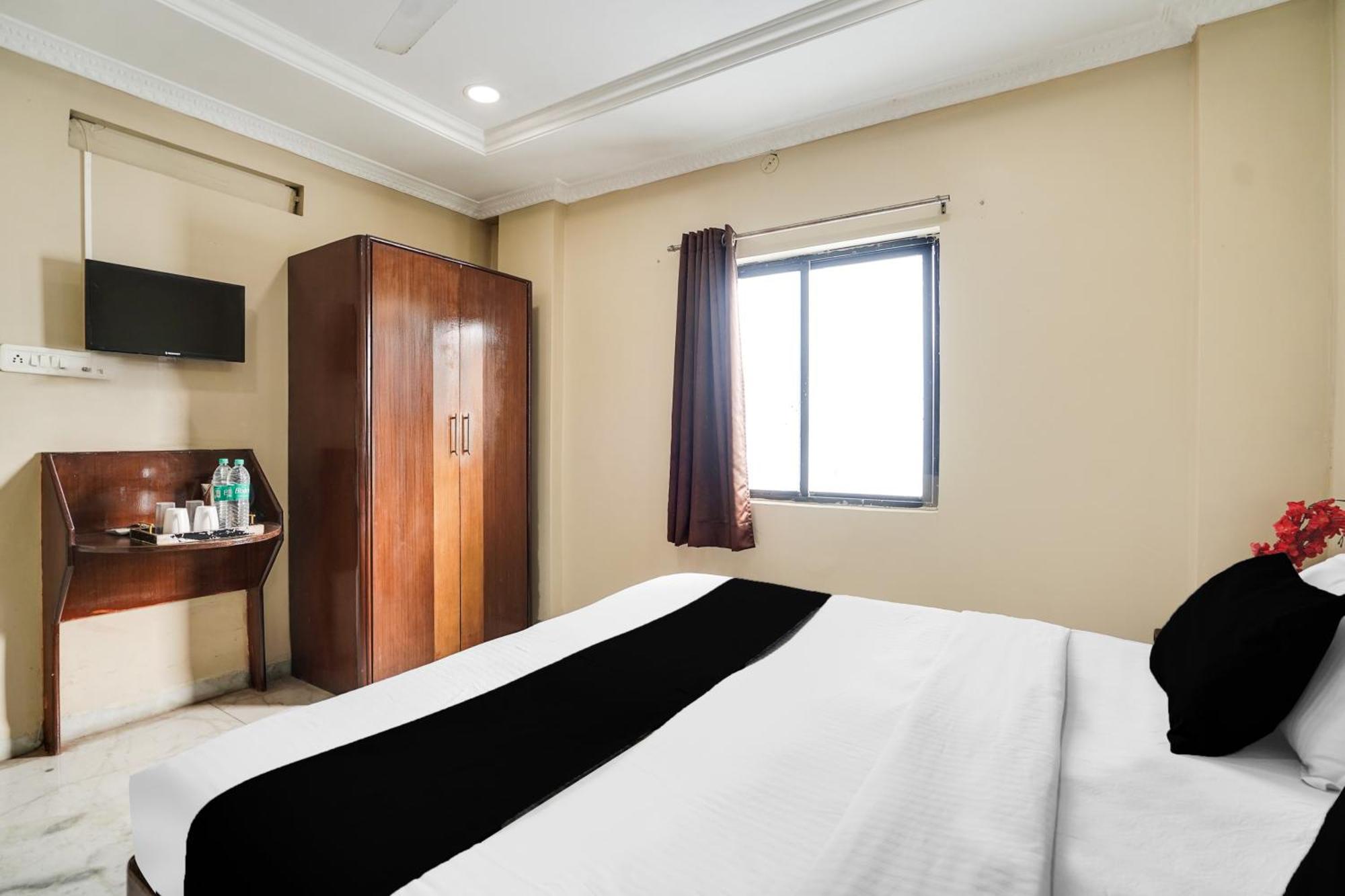 Super Hotel O Pithampur Formerly Ganga Residency Akolia Εξωτερικό φωτογραφία